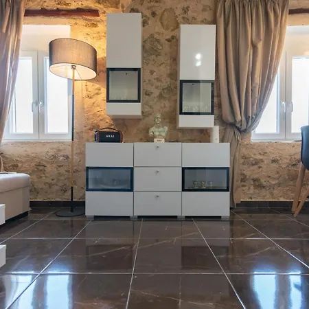 Feriehus Olea Stone House Near The Sea